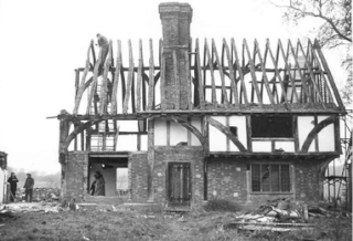 <span class="mw-page-title-main">Wealden hall house</span> Mediaeval house design
