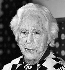 Evelyn Margaret Halaman OBE meninggal 1988.jpg