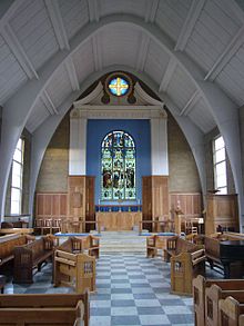 The interior of the college chapel, with the college motto above the altar Interior of the Chapel, Westminster College, Oxford.jpg