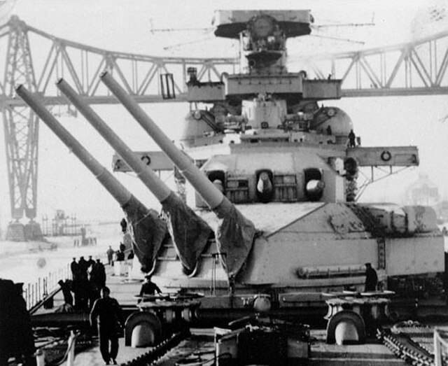 Scharnhorst's forward guns