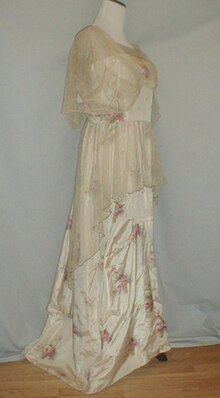 (6) Rose print silk evening dress by Thurn, 1912 1912ThurnRosePrintSilkDress.jpg