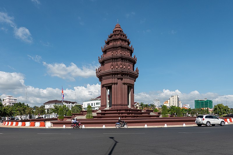 File:02-Independence Monument Phnom Penh-nX-6.jpg