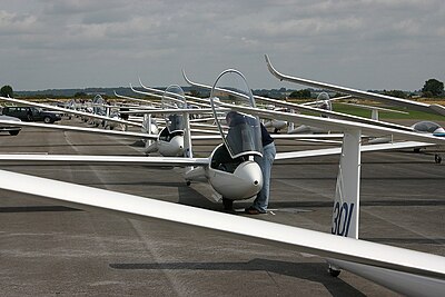 Competition grid at 2004 UK Standard Class Nationals, Aston Down Grid AstonDown.jpg