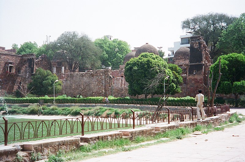 File:The western wing of the Madarasa at Hauz Khas.JPG