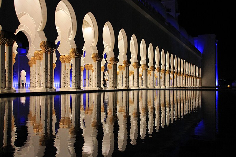 File:Walkways of Holy Sheikh Zayed Grand Mosque.jpg