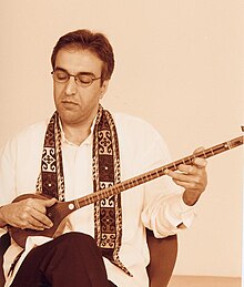 Hamid Motebassem playing setar
