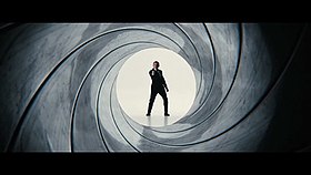 james bond gun barrel daniel craig