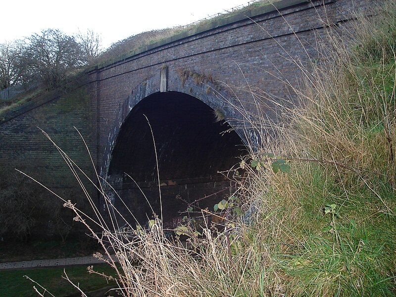 File:Tame Bridge.jpg