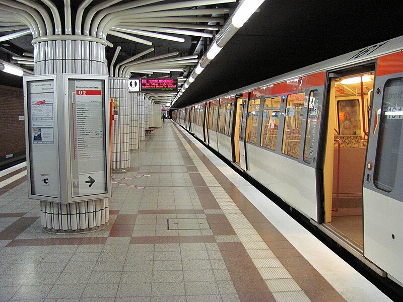 File:U-Bahnhof Niendorf Nord 5.jpg