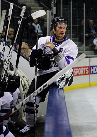 Richardson coaching from the Team Bench. Dundee0069.JPG