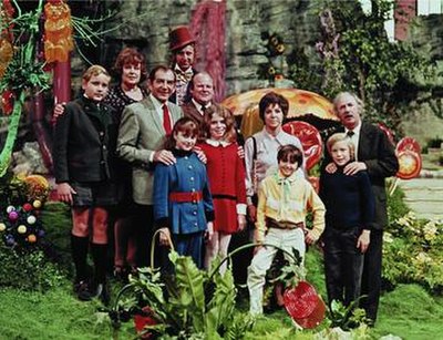 The main cast during filming in 1970. Back row (left to right): Michael Böllner (Augustus Gloop), Ursula Reit (Mrs. Gloop), Gene Wilder (Willy Wonka) 