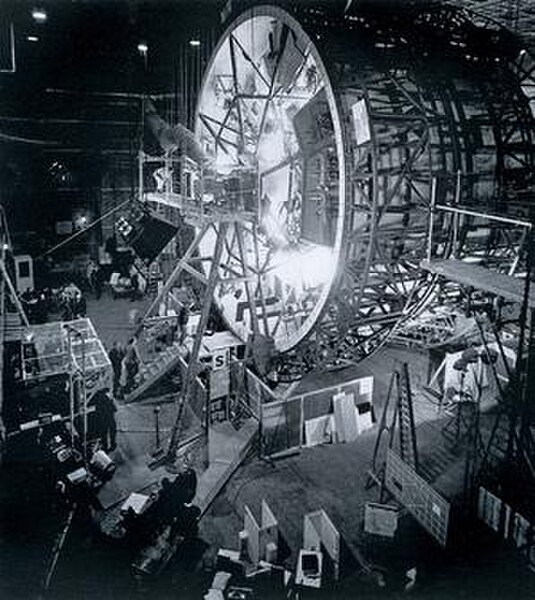 The "centrifuge" set used for filming scenes depicting interior of the spaceship Discovery
