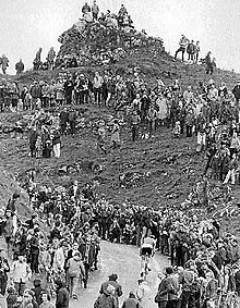 Supporters gather to watch the National Hill Climb. Hill Climb.jpg