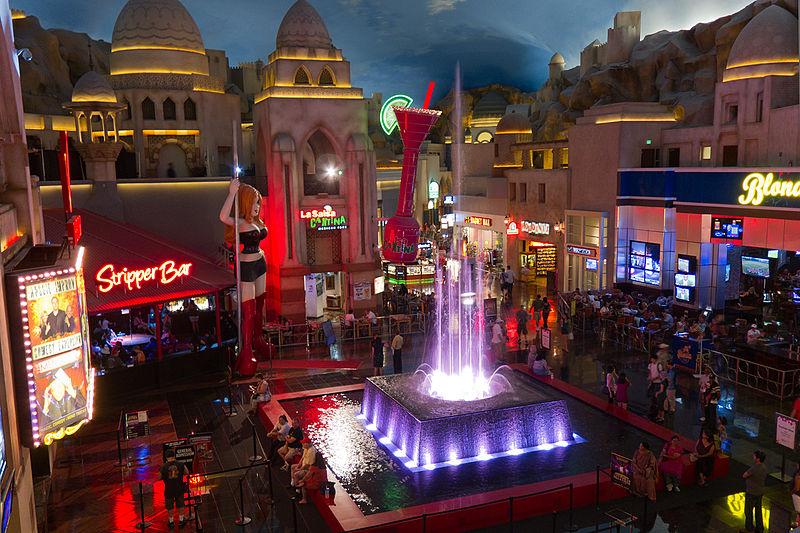 File:Miracle Mile Shops Automated Musical Fountain - July 2011.jpg