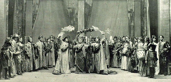 Centre: Marion, Kate and Ellen Terry and, far right, Fred Terry at Ellen's Silver Jubilee matinée, Drury Lane, 12 June 1906. Everyone shown was a memb