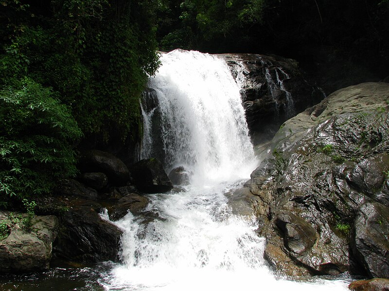 File:Lakkom Waterfalls.jpg
