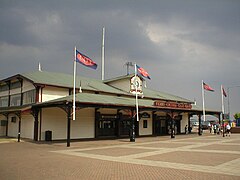 Woodside Ferry Terminal booking hall in 2006. Woodside Ferry Terminal 2006.jpg