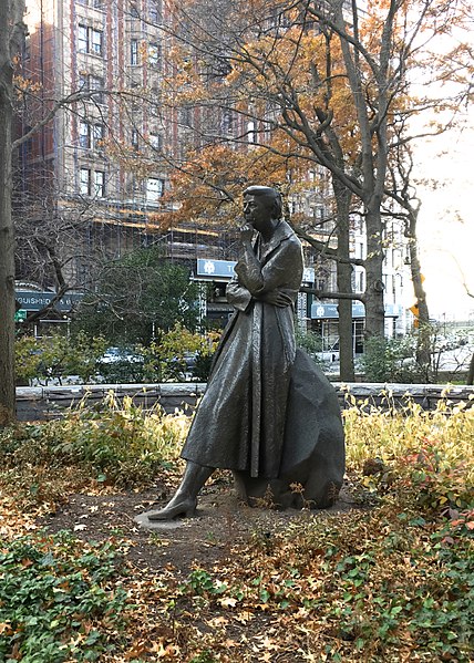 File:Eleanor Roosevelt Monument - 2017-12-02 - Statue view from North.jpg