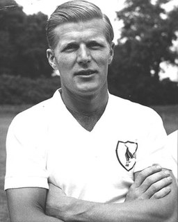 Peter Baker (footballer, born 1931) English footballer