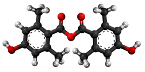 4-Hidrokso-2,6-dumetilbenzoata anhidrido
