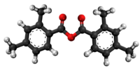 2,4-dumetilbenzoata anhidrido