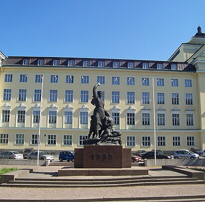 Kuidas ühistranspordiga sihtpunkti 1905. Aasta Revolutsiooni Monument jõuda - kohast