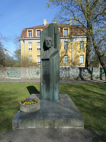 Fail:Mart Saare monument Tallinnas.JPG