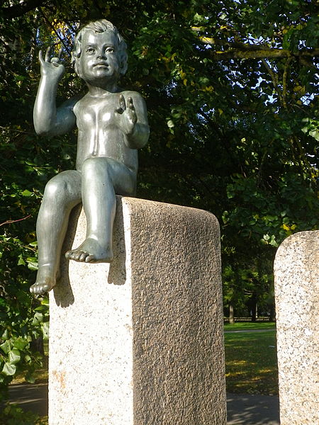 Fail:100 000. tartlase sündi tähistav monument 2 2011.jpg