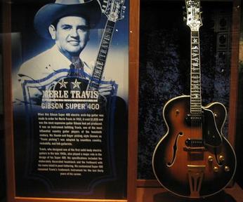 پرونده:MerleTravisand Guitar.jpg