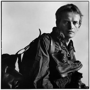 پرونده:Bruce Chatwin, July 1982.jpg