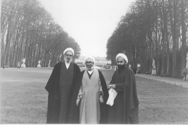 پرونده:Three Iranian akhonds in Versay Palace-1978.jpg