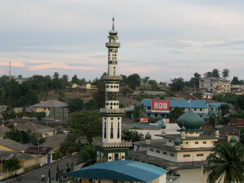 پرونده:Bintan 72 view mosque.jpg