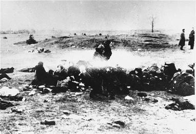 پرونده:Liepaja massacre 06.jpg