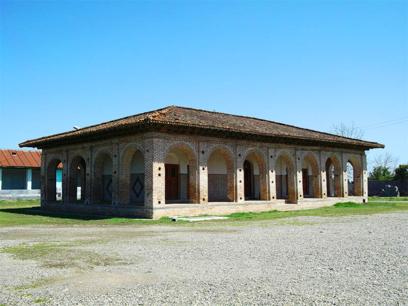 پرونده:Mulla Muhammad Shahrashub tomb.jpg