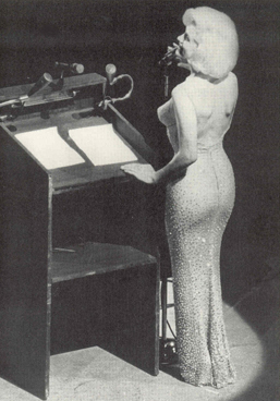 پرونده:Marilyn1962.PNG