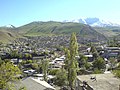 دو کوه آزنا و ایرناواش در منظره‌ای از گرمی