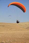 خلبانان چتربال در حال پرواز؛ قزوین، ایران