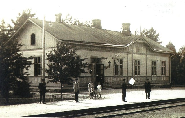 Tiedosto:Merstolan asema vuonna 1910.jpg
