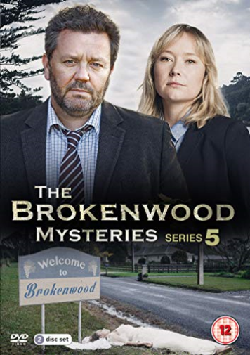 Tiedosto:The Brokenwood Mysteries series 5 dvd.png
