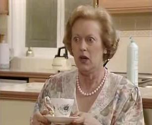 Tiedosto:Elizabeth.KeepingUpAppearances.jpg