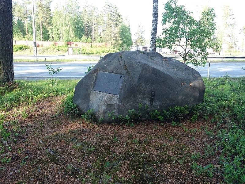 Tiedosto:Venäläisten sotilaiden hautapaikka Tuomisto.jpg