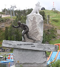 Kalevi Oikairaisen patsas, 2014, Kuusamo.