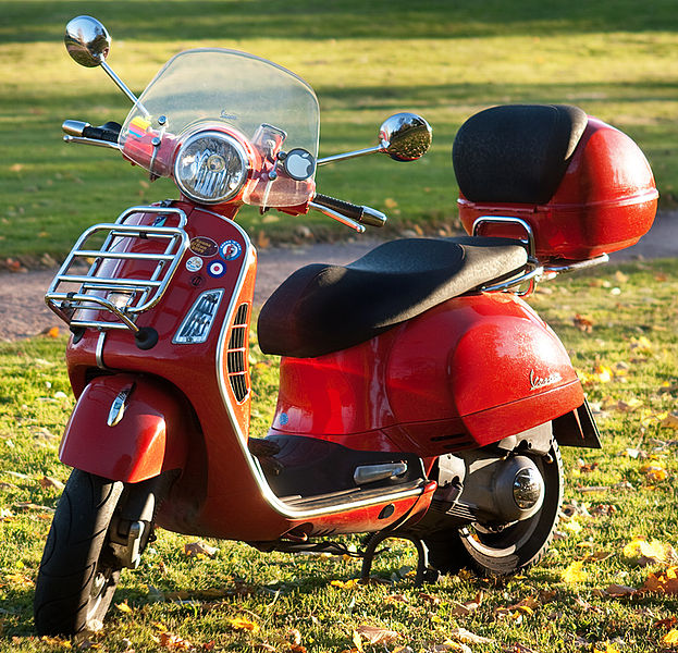 Tiedosto:Vespa gts 250.jpg