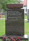 Evakossa kuolleiden kuusamolaisten muistomerkki 2010.JPG