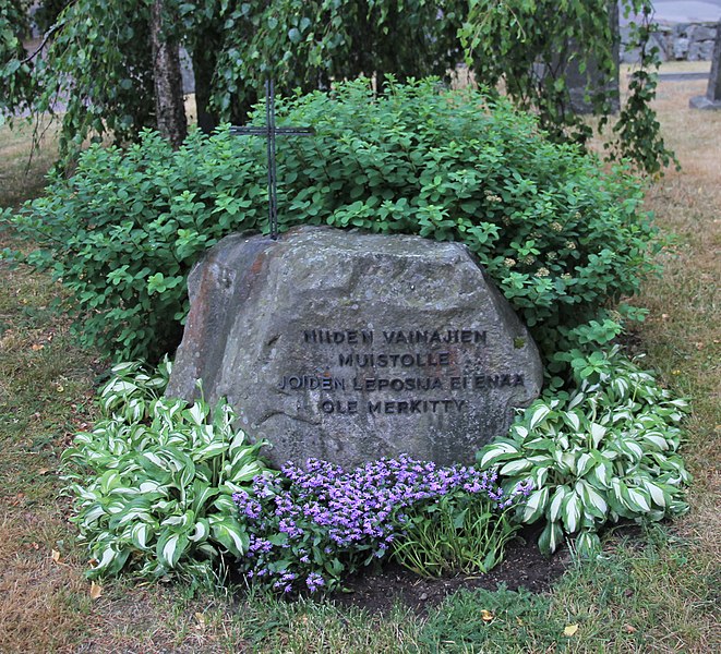 Tiedosto:Muistomerkki niille joiden hautaa ei enää ole merkitty - Pajalan hautausmaa - Paijalannummentie 11 - Tuusula.jpg