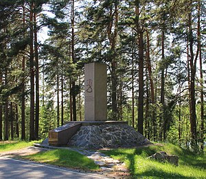 Porrassalmentien varressa on taistelun muistoksi vuonna 1923 pystytetty arkkitehti Armas Lindgrenin suunnittelema muistomerkki.