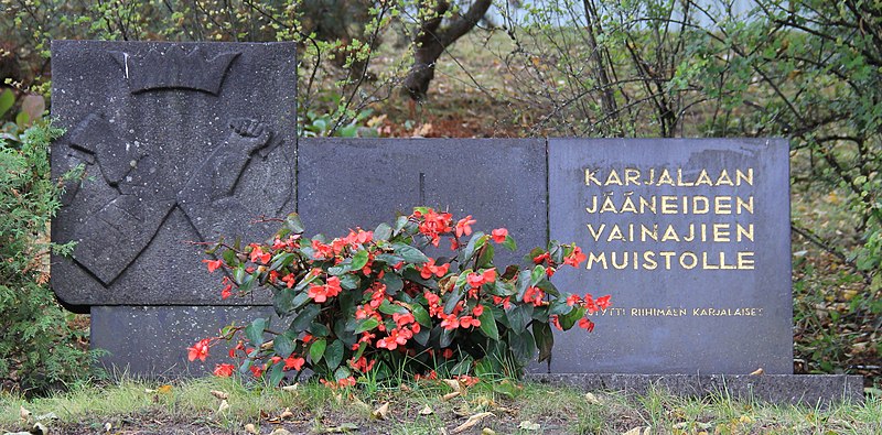 Tiedosto:Karjalaan jääneiden vainajien muistomerkki by Kirsti Liimatainen 1955.JPG