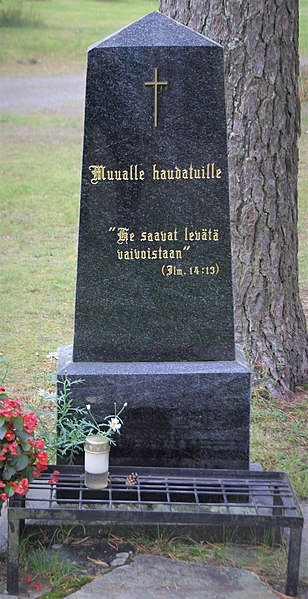 Tiedosto:Muualle haudattujen muistomerkki (2013) - Säyneisen kirkkomaa, Kirkkoharjuntie 2 A - Säyneinen - Kuopio.jpg