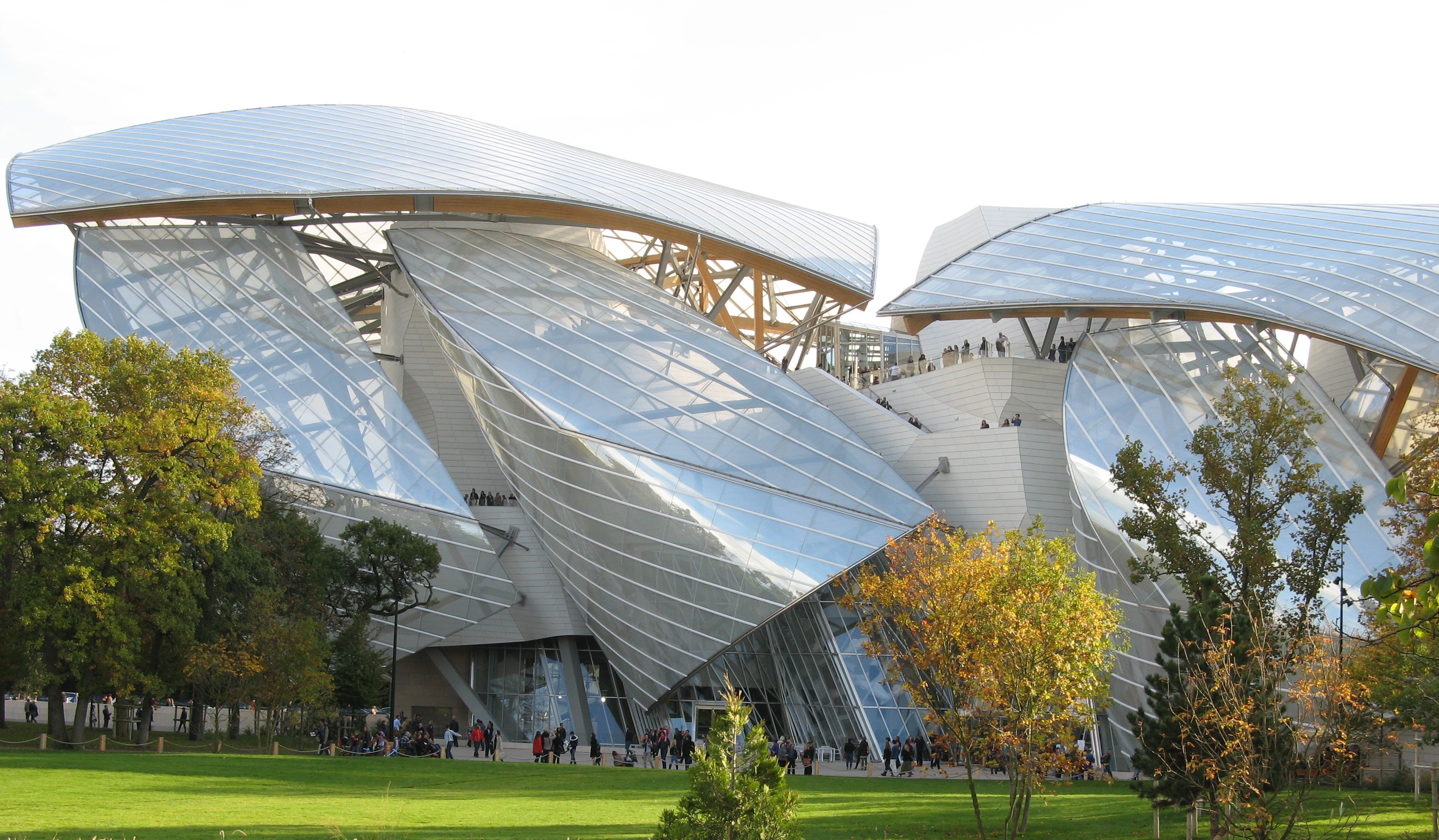 Fondation Louis Vuitton - L'oiseau de verre de Bernard Arnault et Frank  Gehry