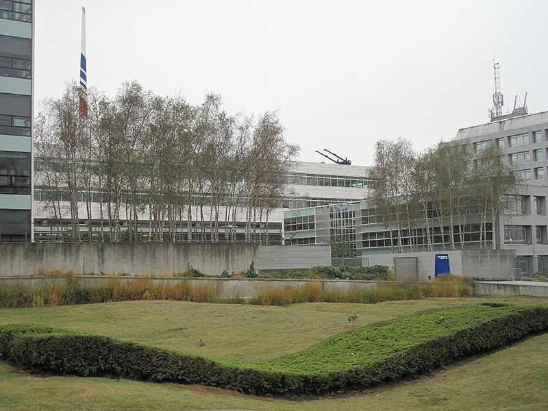 Fichier:Air France HQ and rabbits.jpg